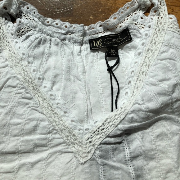 NWT FINAL REDUCTION Cold Shoulder Crochet Top - Picture 2 of 8